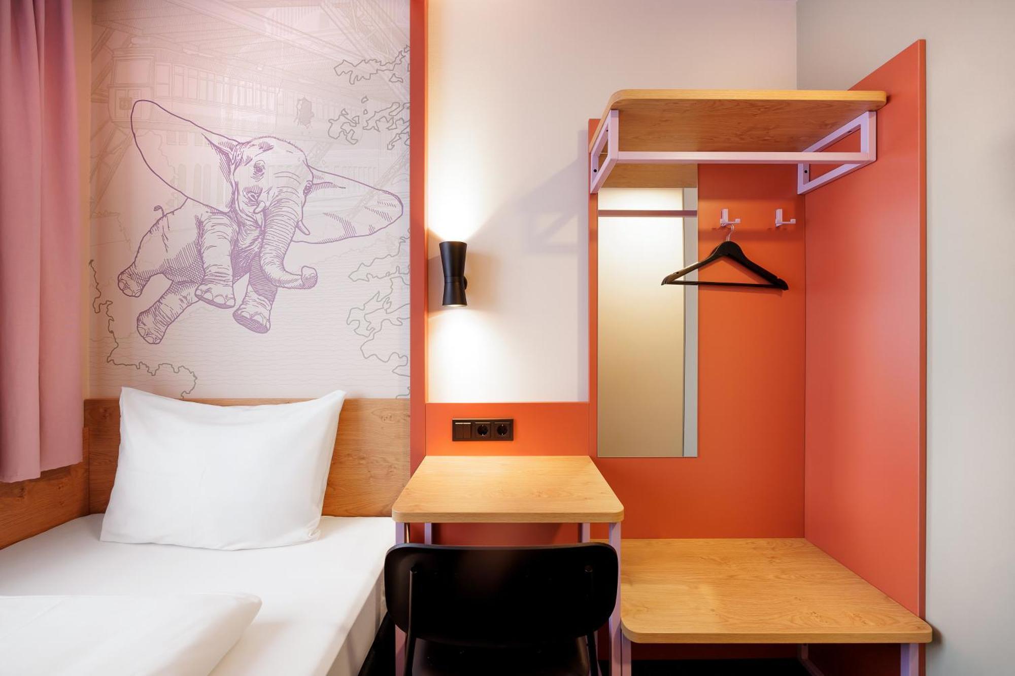 Mcdreams Hotel Wuppertal City Buitenkant foto