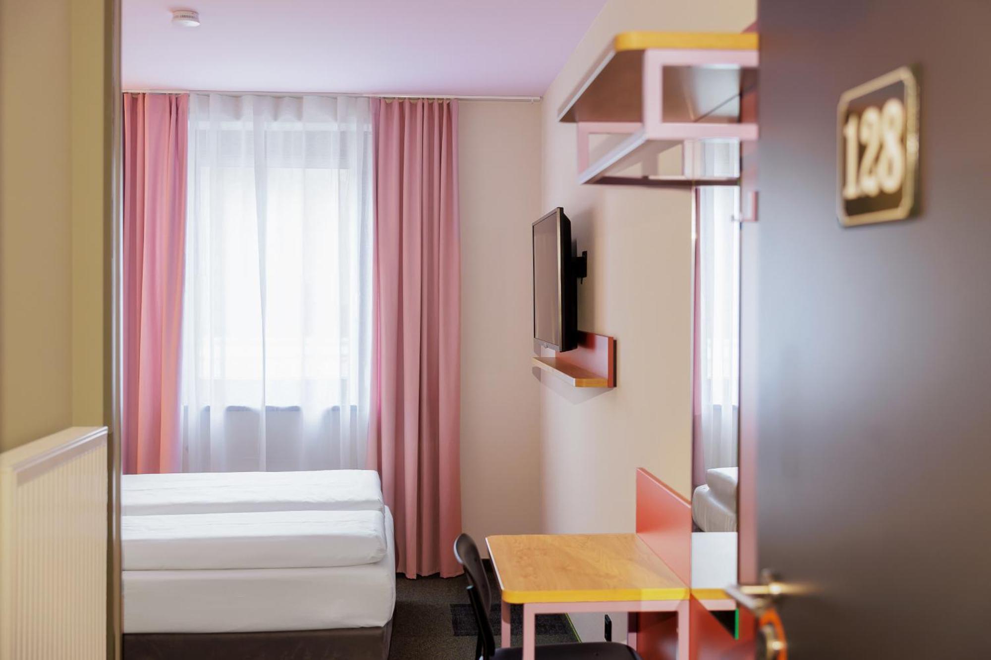 Mcdreams Hotel Wuppertal City Buitenkant foto